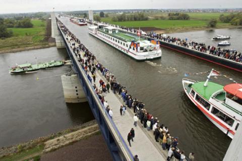 Magdeburg Water Bridge, Sungai di Atas Sungai