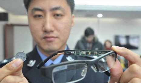 Gadget Canggih Digunakan Siswa Untuk Mencontek