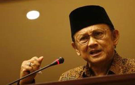 Habibie Impikan Kereta Api Listrik Produksi Indonesia