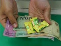 Mengganti Permen Sebagai Uang Kembalian Terancam 5 Miliar