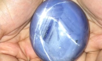 Safir Bintang Biru Terbesar di Dunia Seharga Rp 2,4 Triliun